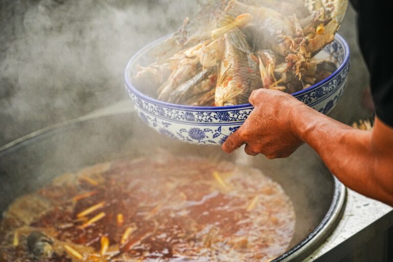 Seafood Boils to Order — Crackin Crab
